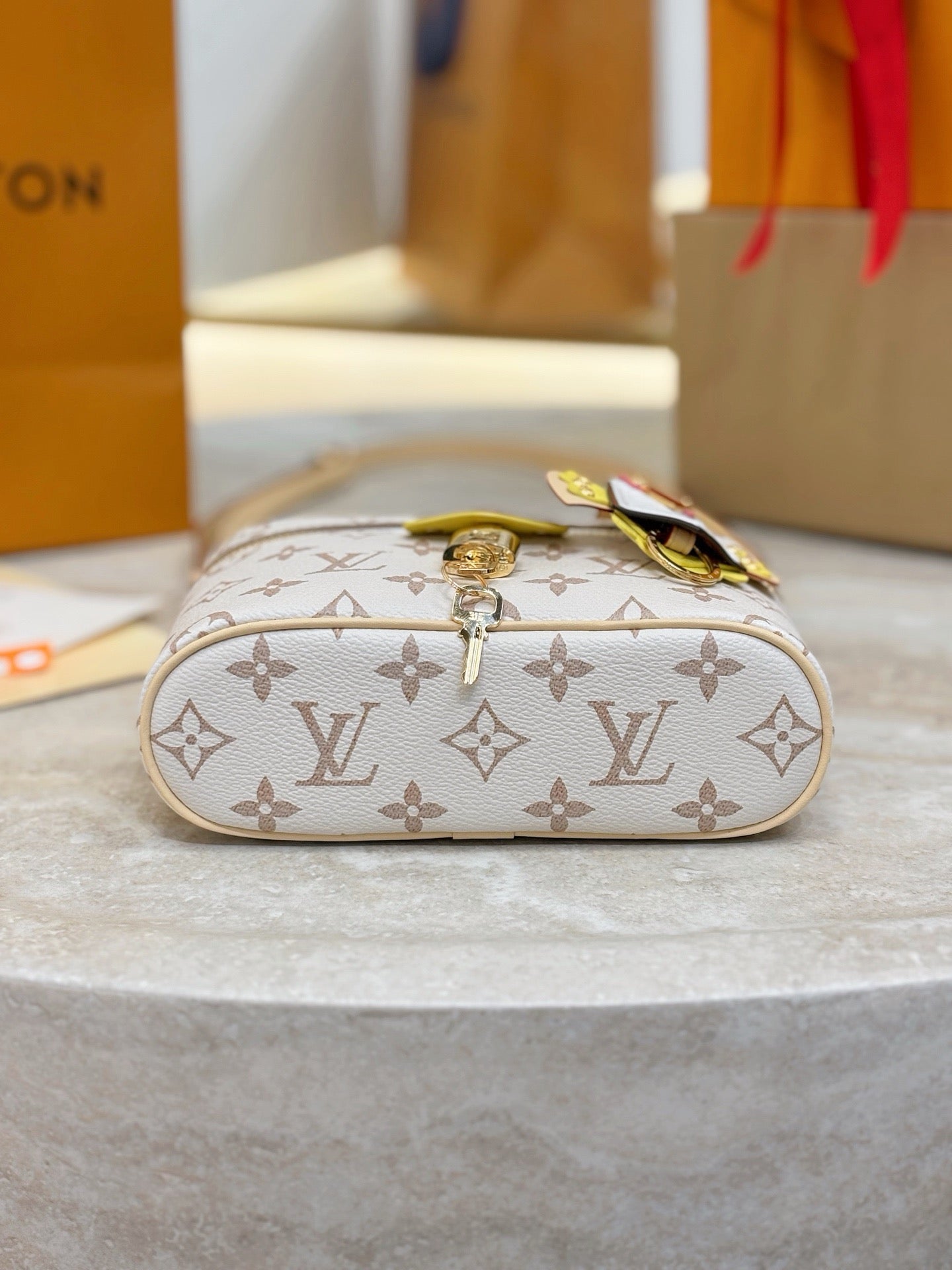 LV Vanity Chain Pouch M29782