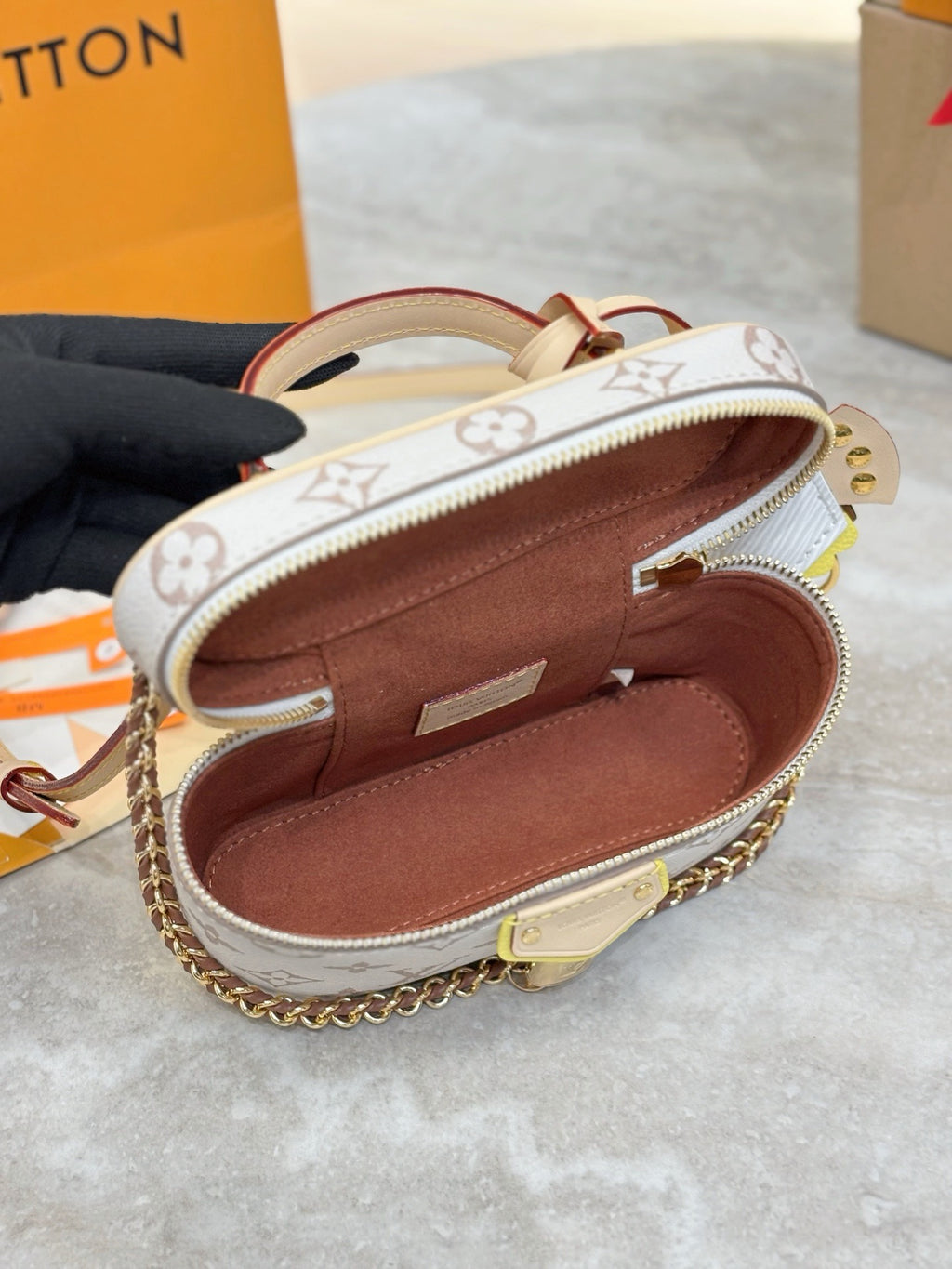 LV Vanity Chain Pouch M29782