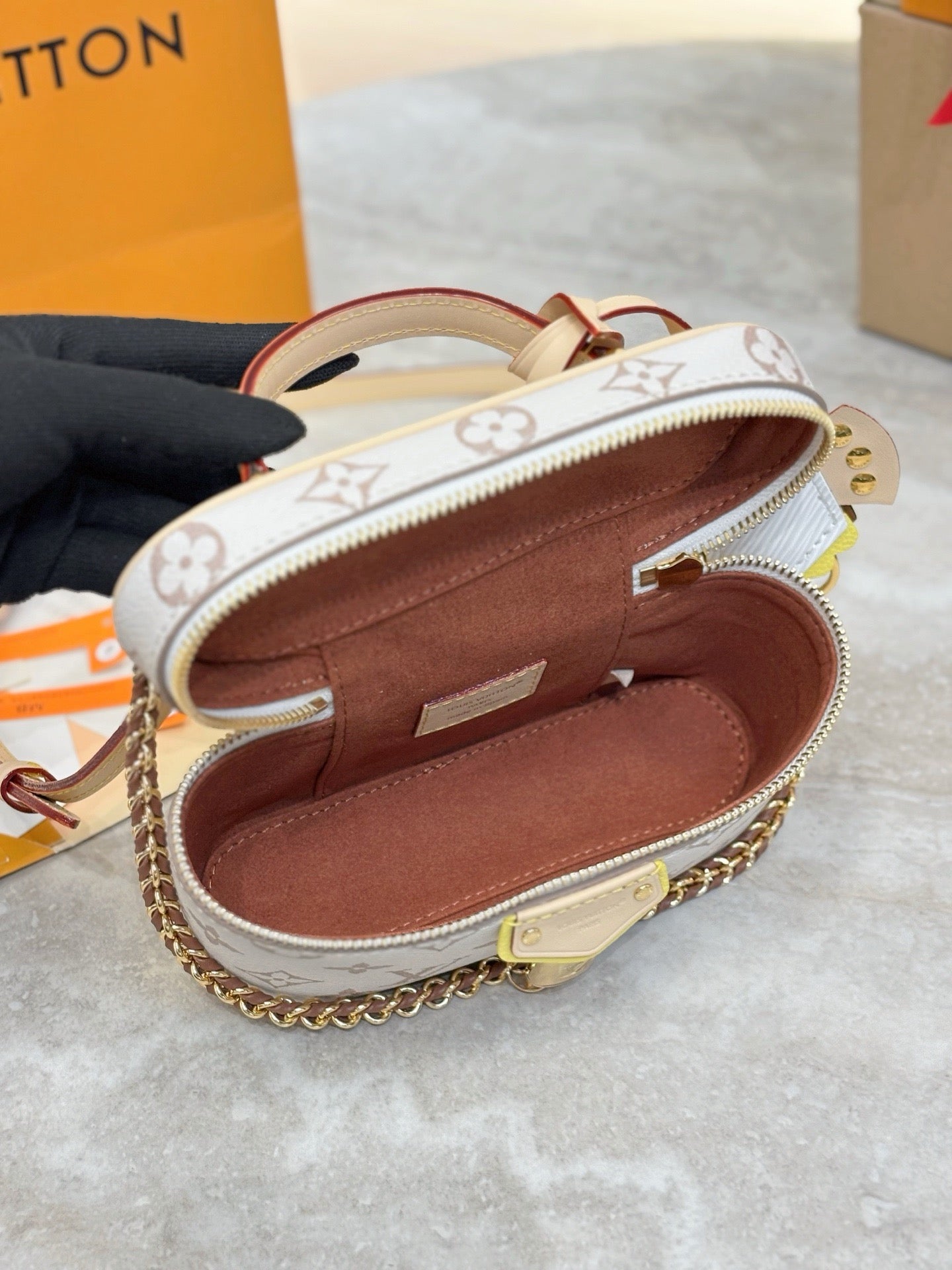 LV Vanity Chain Pouch M29782