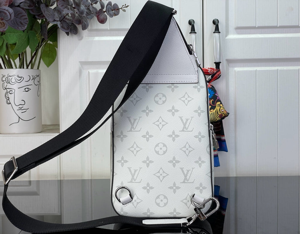 LV Avenue Slingbag M28397