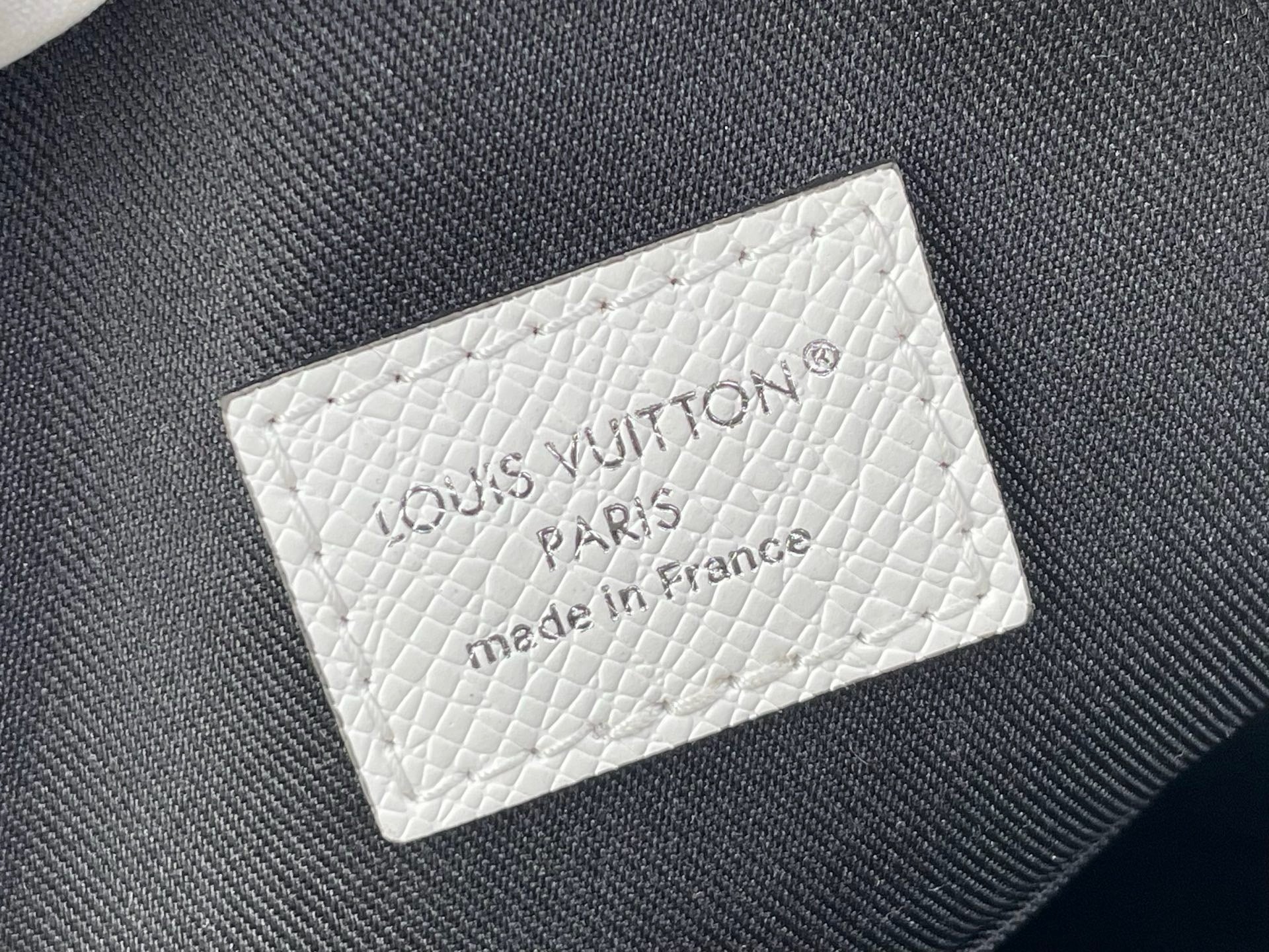 LV Avenue Slingbag M28397
