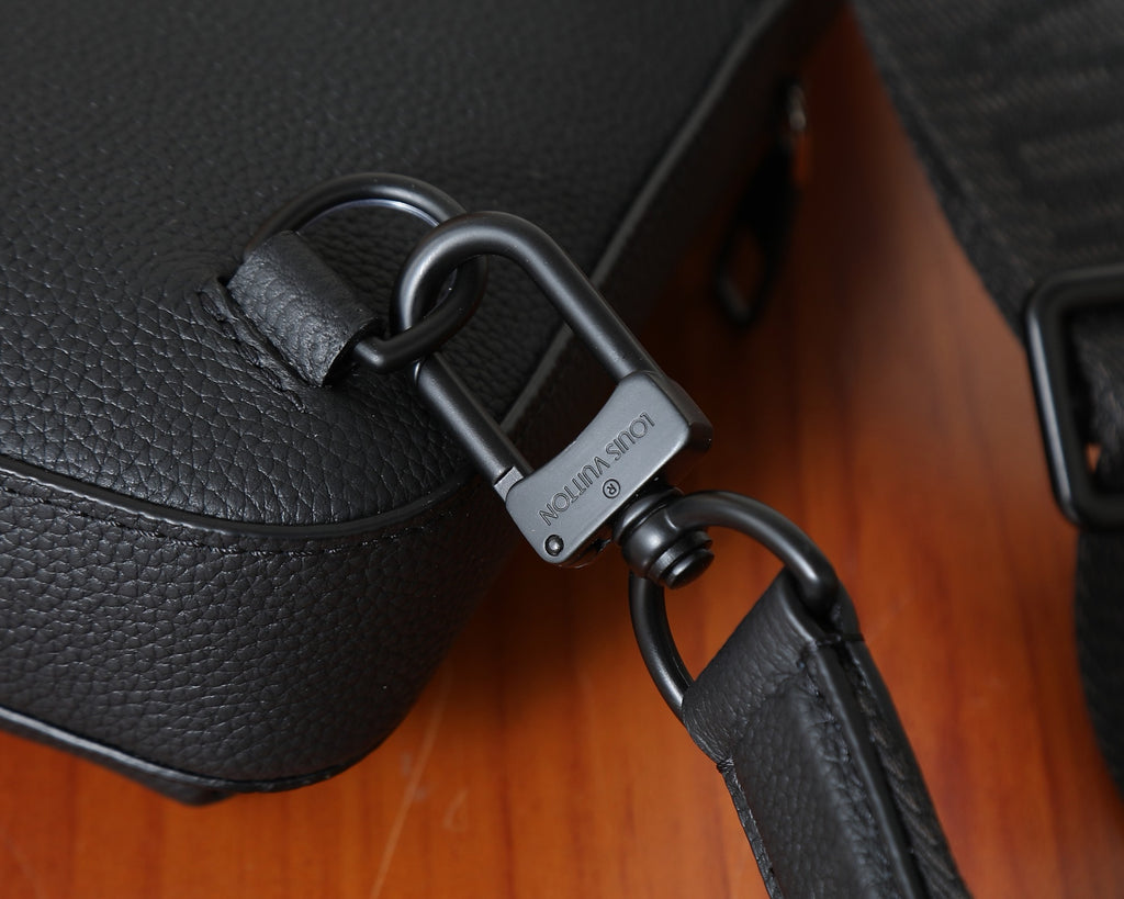 LV Avenue Slingbag M15255