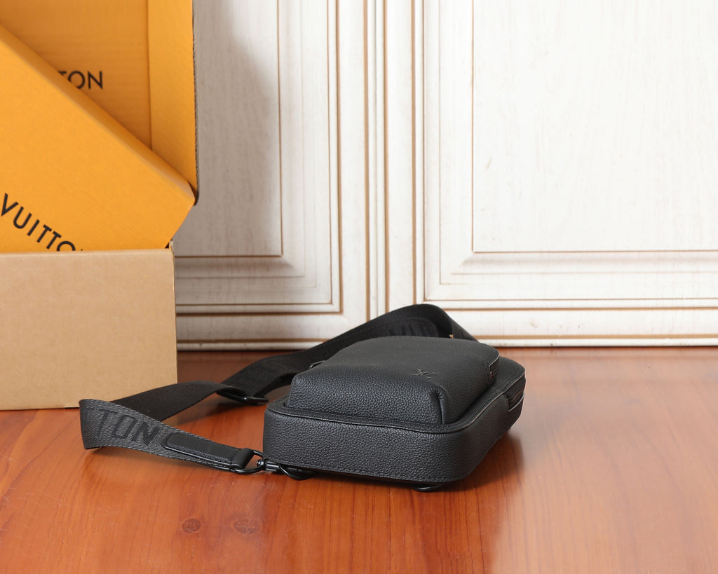 LV Avenue Slingbag M15255