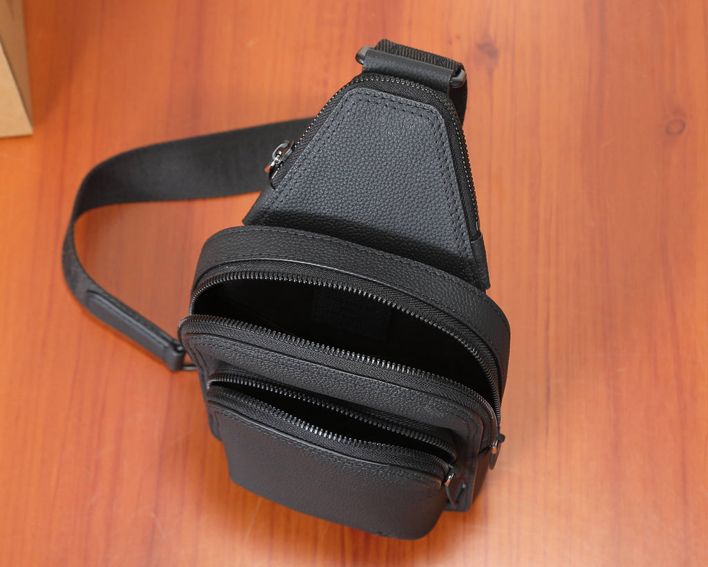 LV Avenue Slingbag M15255
