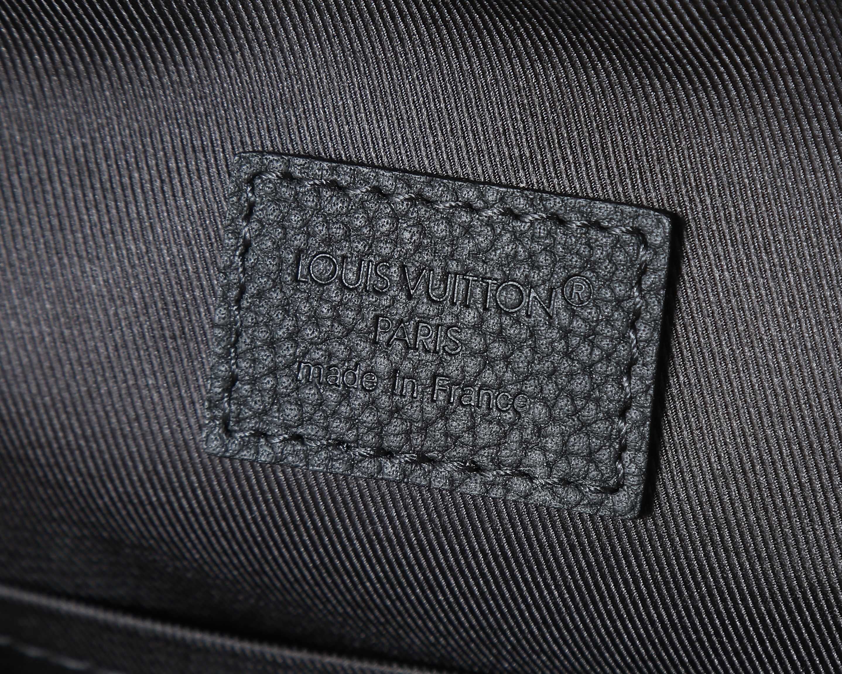 LV Avenue Slingbag M15255