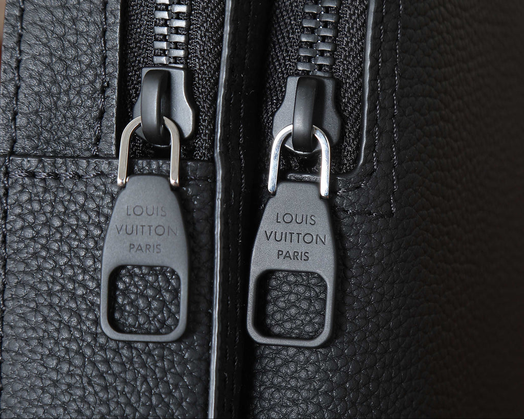 LV Avenue Slingbag M15255