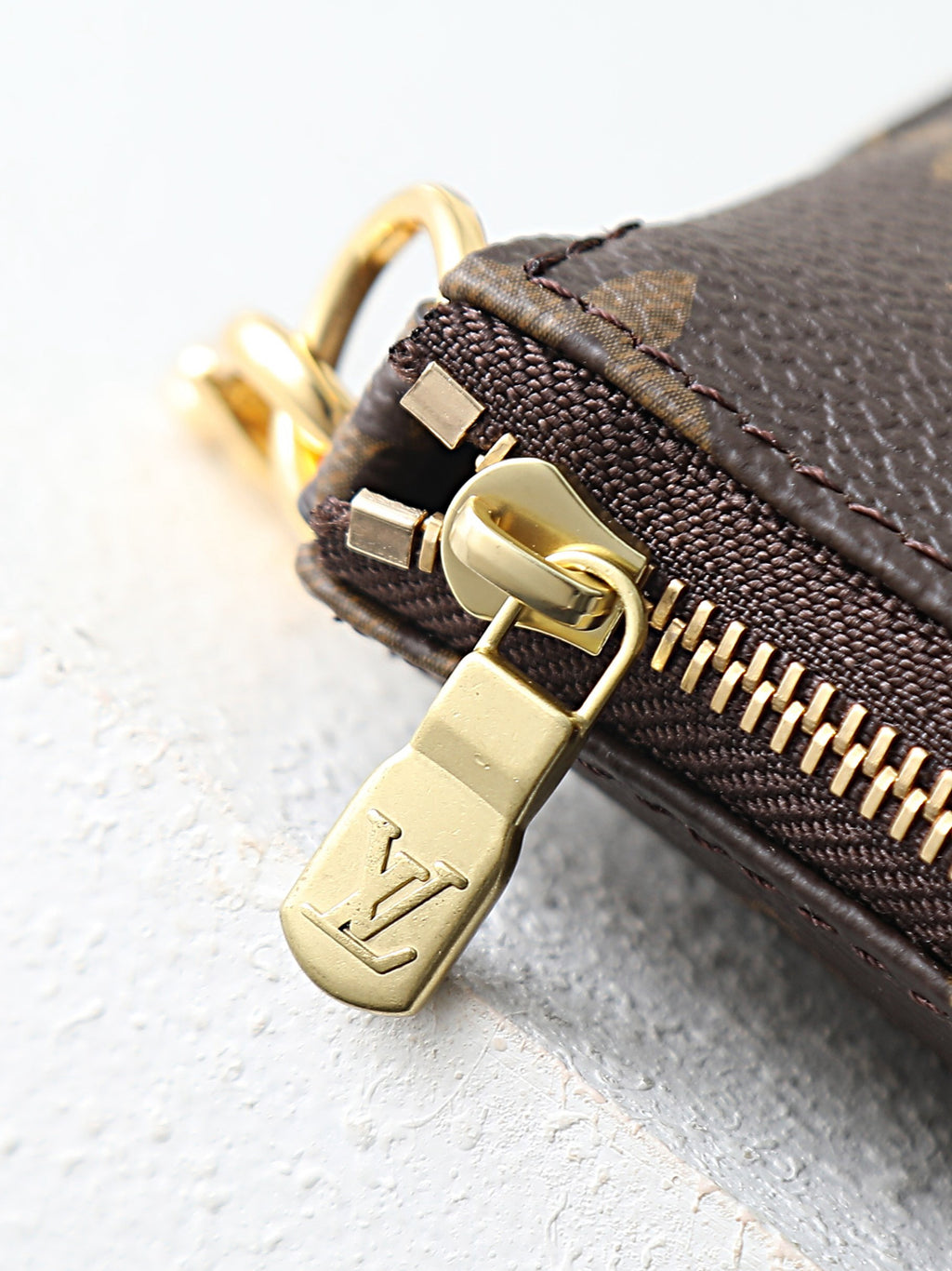 LV Mini Pochette Accessoires M58009