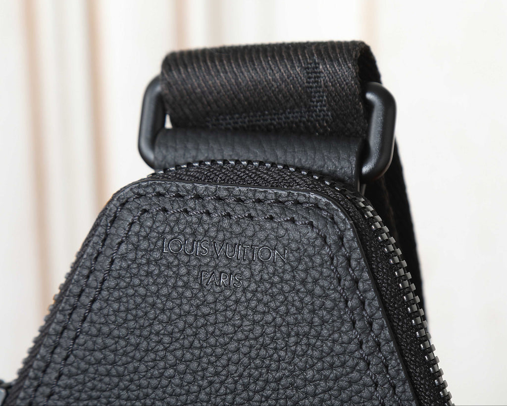 LV Avenue Slingbag M15255