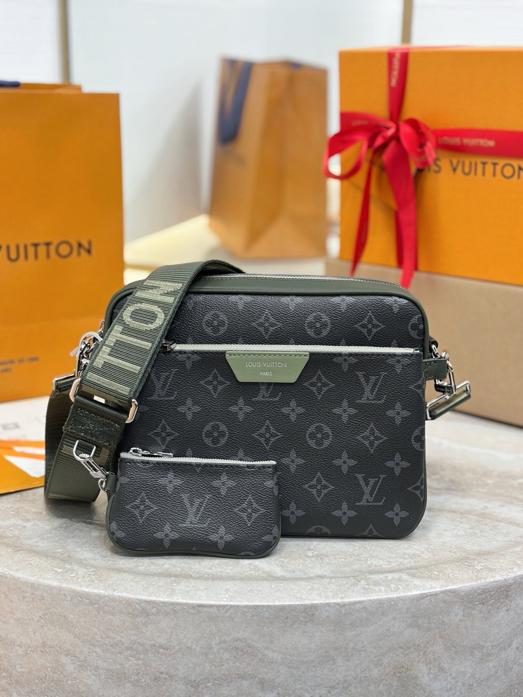 LV Trio Messenger Bag M28628