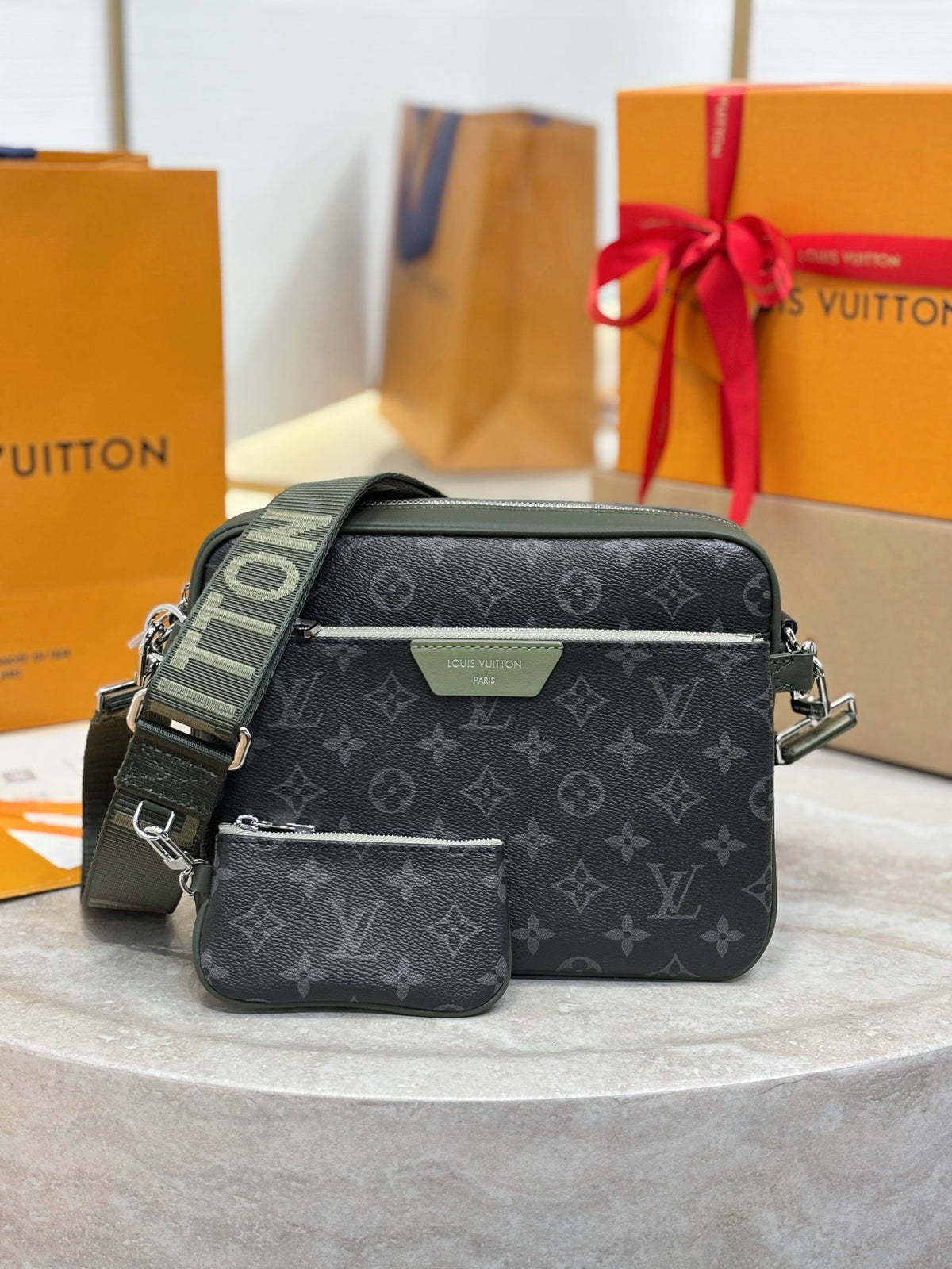 LV Trio Messenger Bag M28628