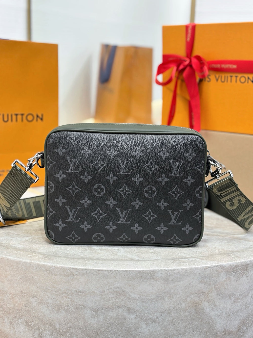LV Trio Messenger Bag M28628