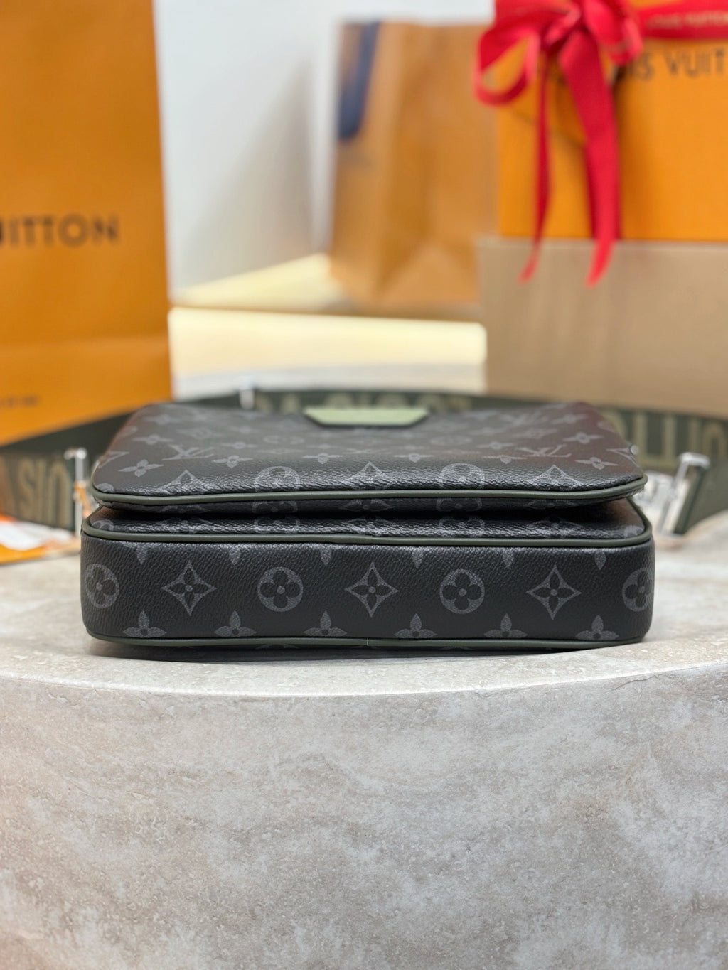 LV Trio Messenger Bag M28628