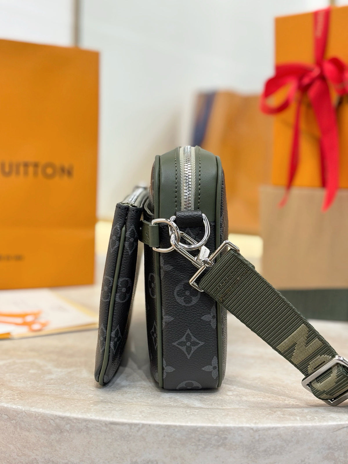LV Trio Messenger Bag M28628