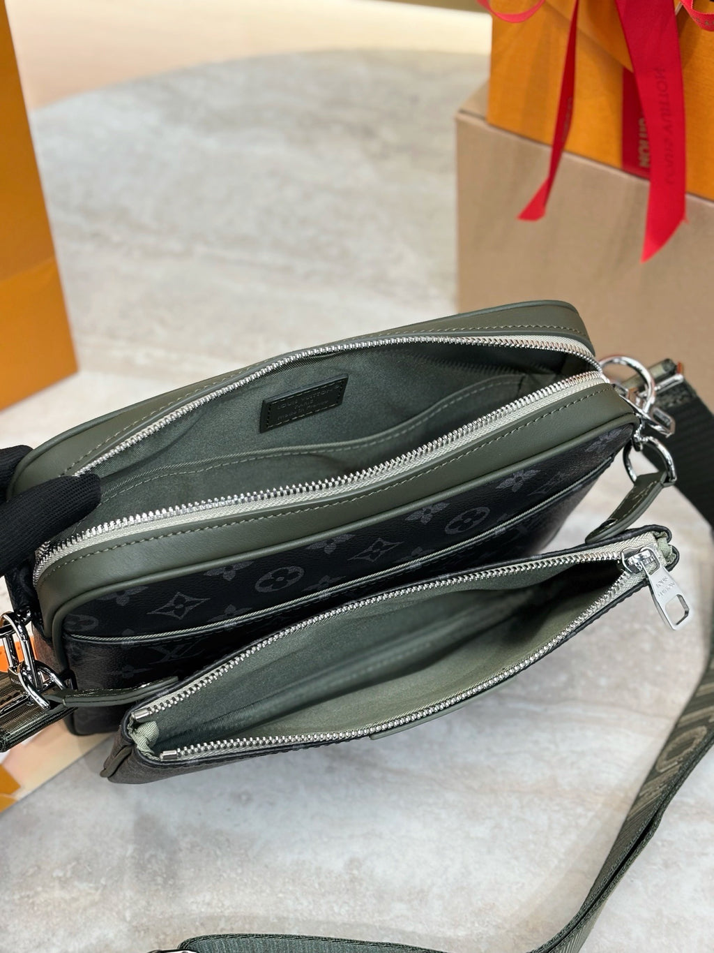 LV Trio Messenger Bag M28628