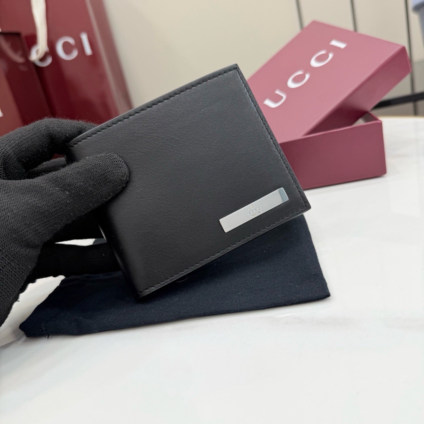 Gucci Bi-Fold Wallet With Metal Tag