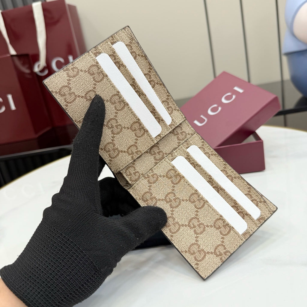 Gucci Bi-Fold Wallet With Metal Tag