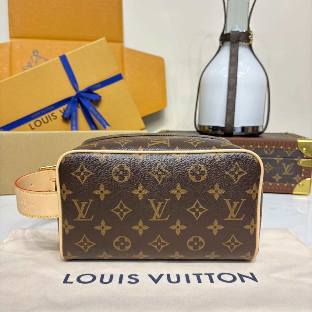 LV Locker Dopp Kit Monogram