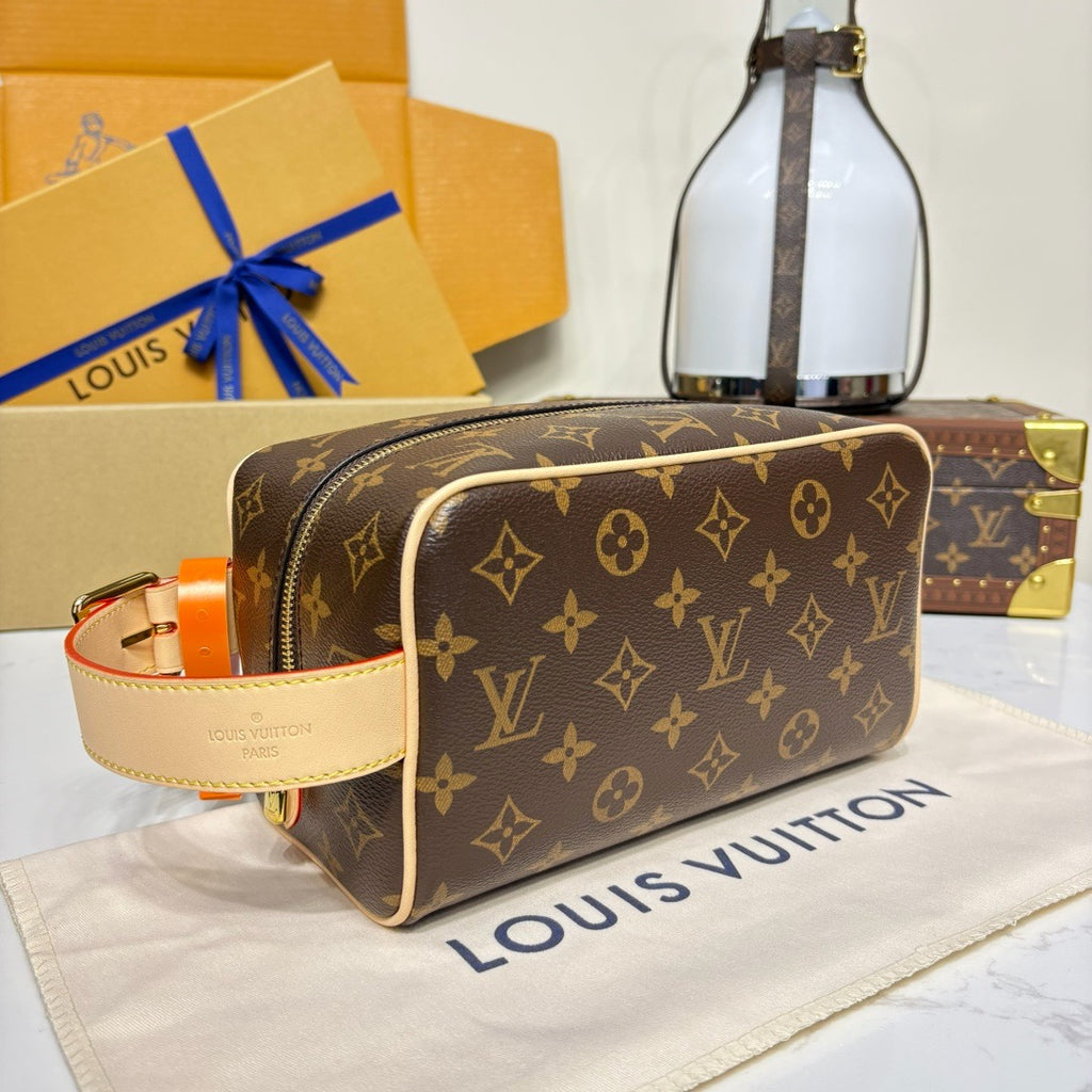 LV Locker Dopp Kit Monogram