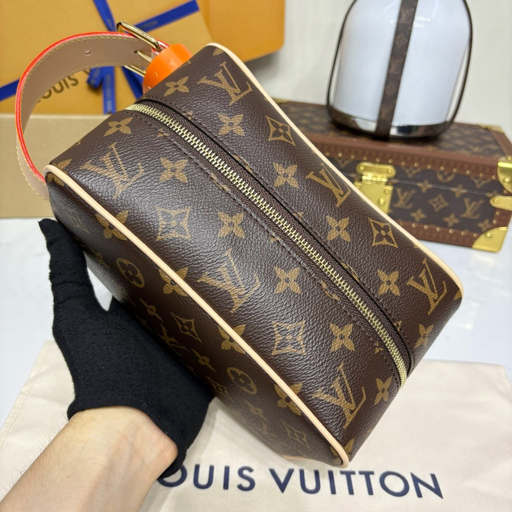 LV Locker Dopp Kit Monogram