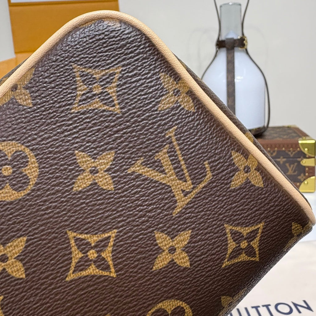 LV Locker Dopp Kit Monogram