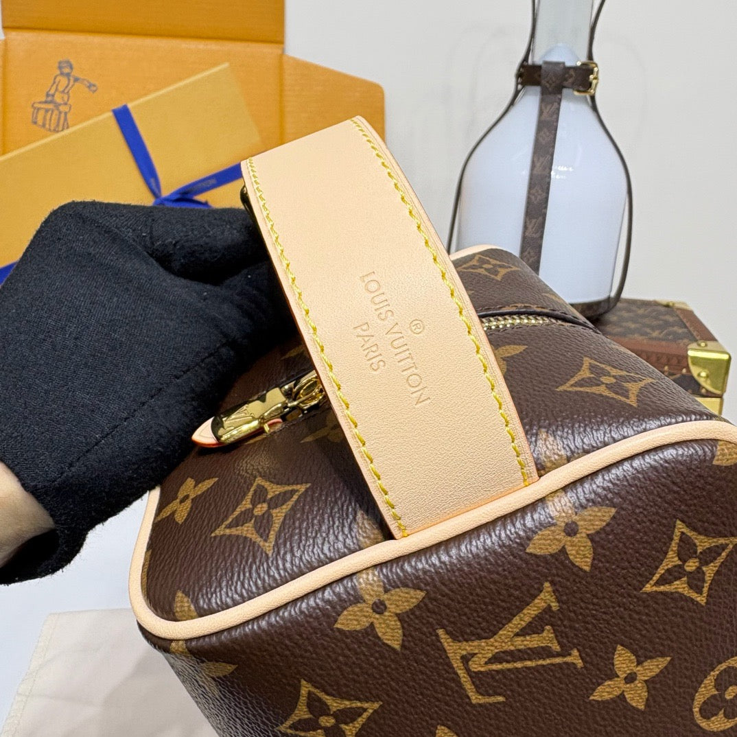 LV Locker Dopp Kit Monogram