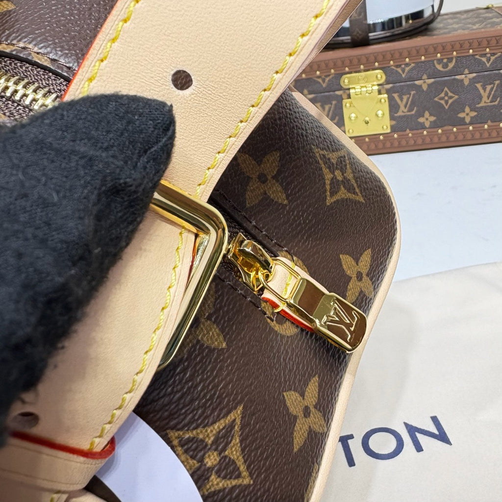 LV Locker Dopp Kit Monogram