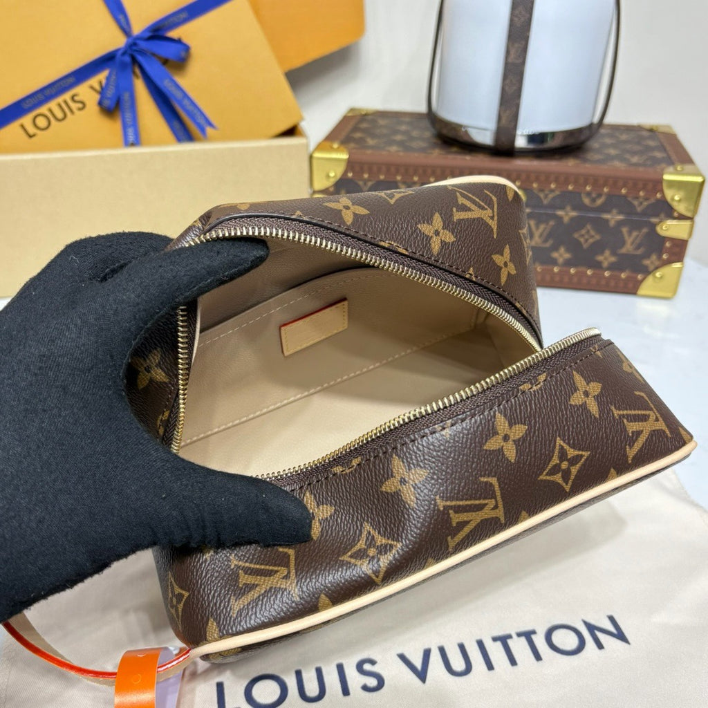 LV Locker Dopp Kit Monogram