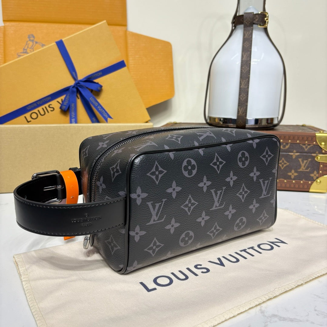 LV Locker Dopp Kit Monogram