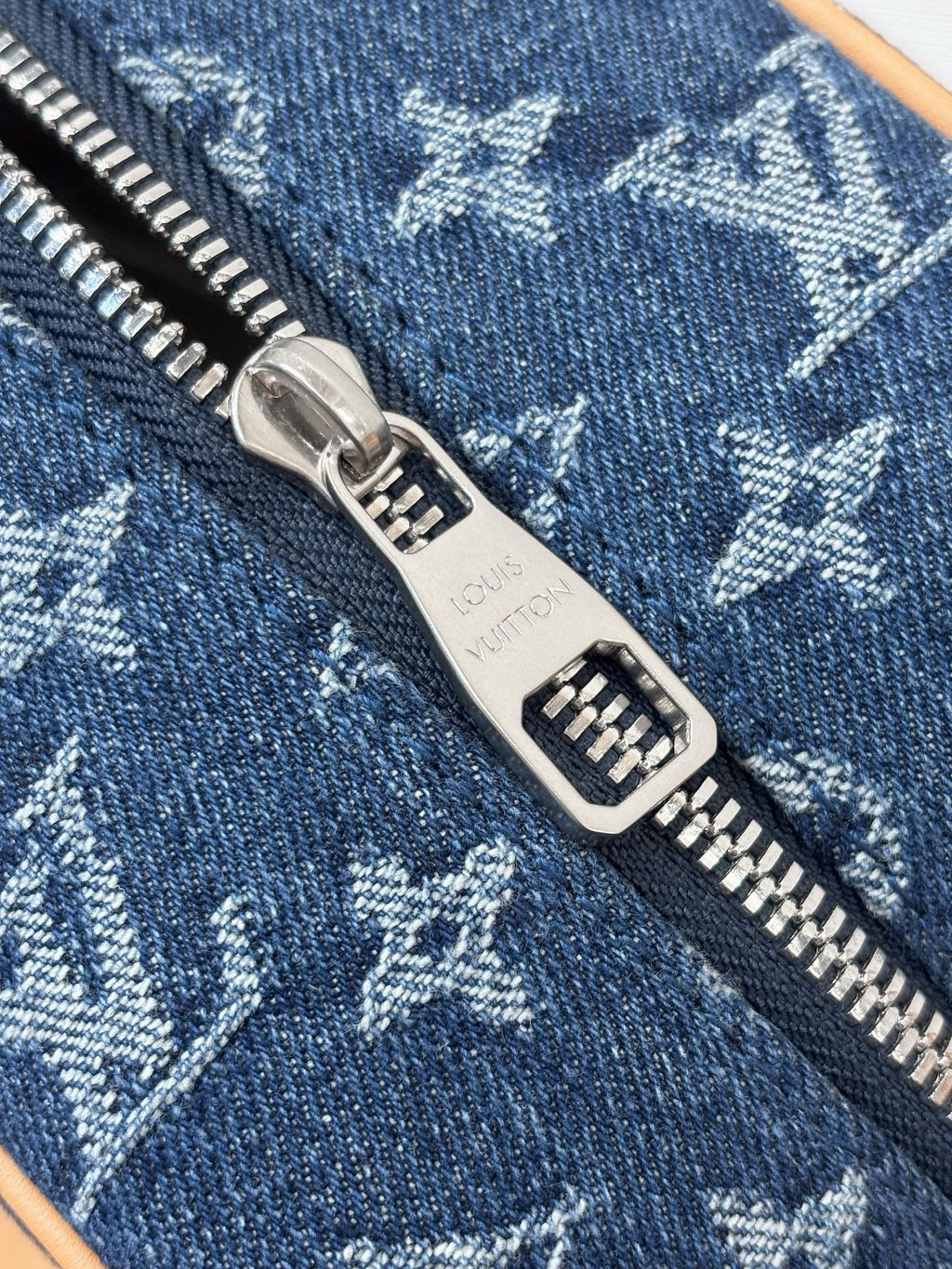 LV Locker Dopp Kit M28363