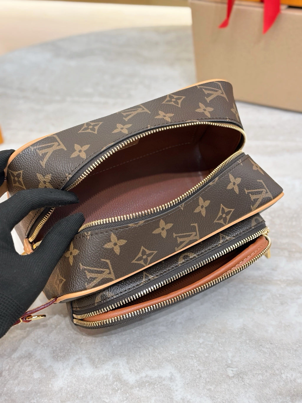 LV Locker Dopp Kit M2A501