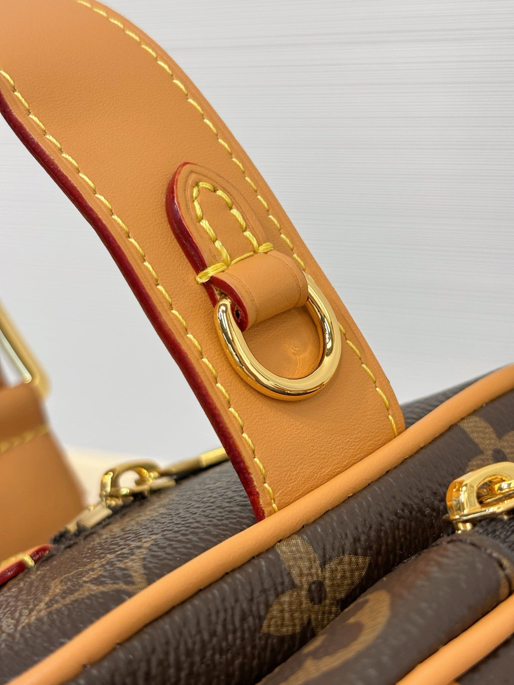 LV Locker Dopp Kit M2A501