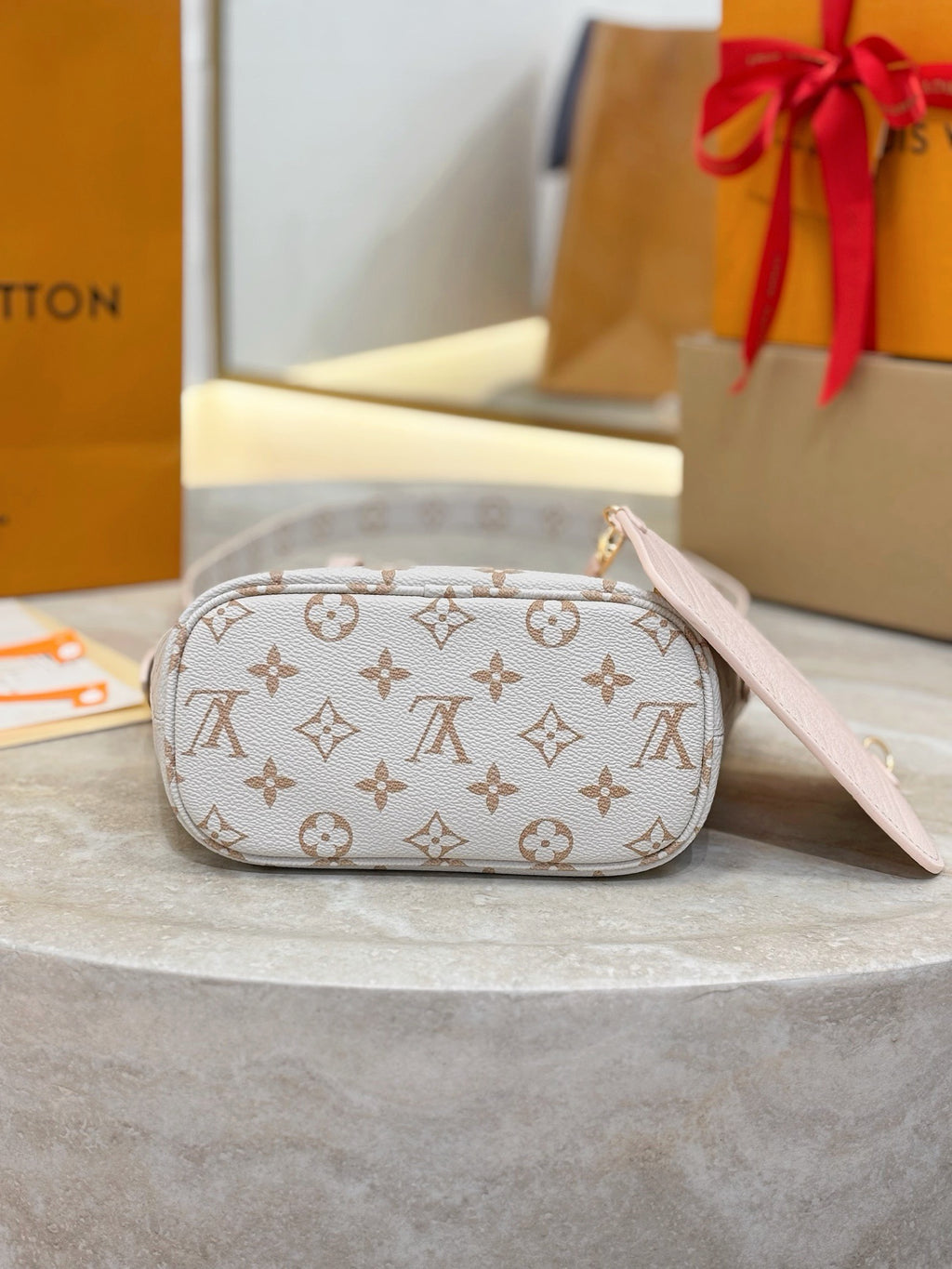 LV Neverfull Inside Out BB M2A466
