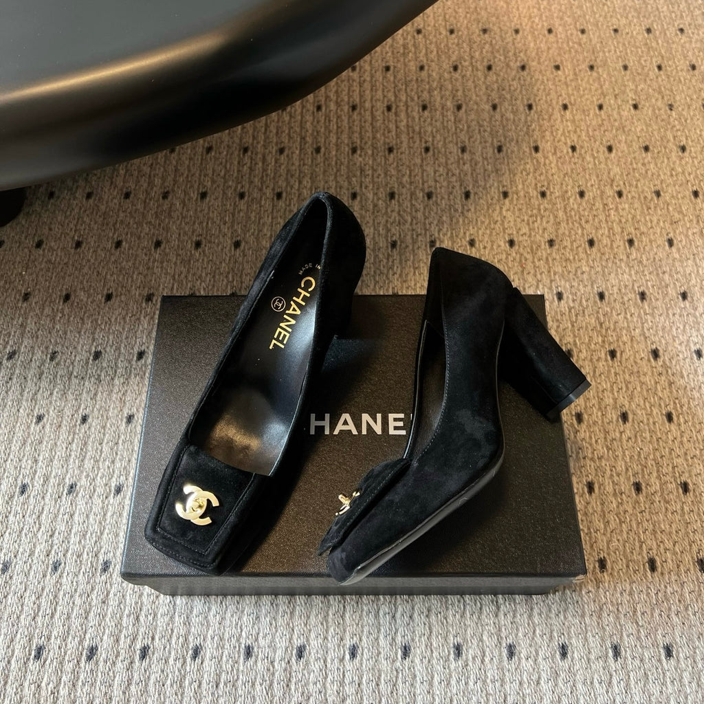 Chanel High Heels in Suede