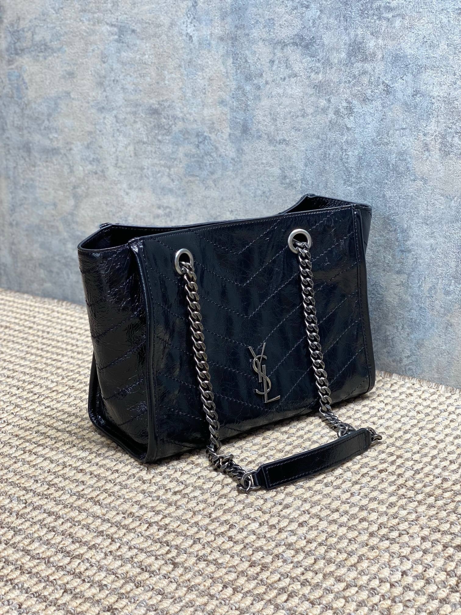 Saint Laurent Niki Small Shopping In Vintage Leather