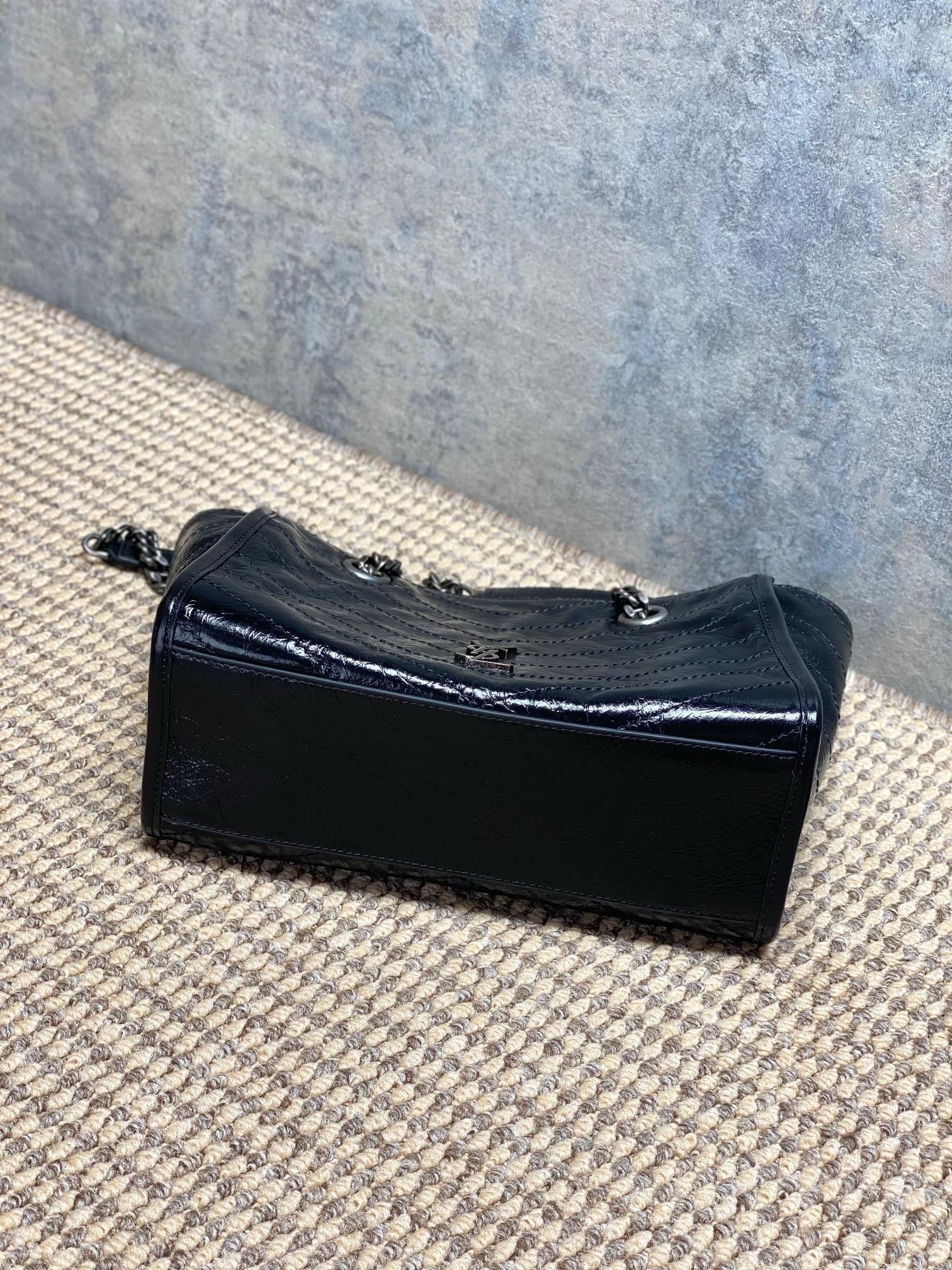 Saint Laurent Niki Small Shopping In Vintage Leather