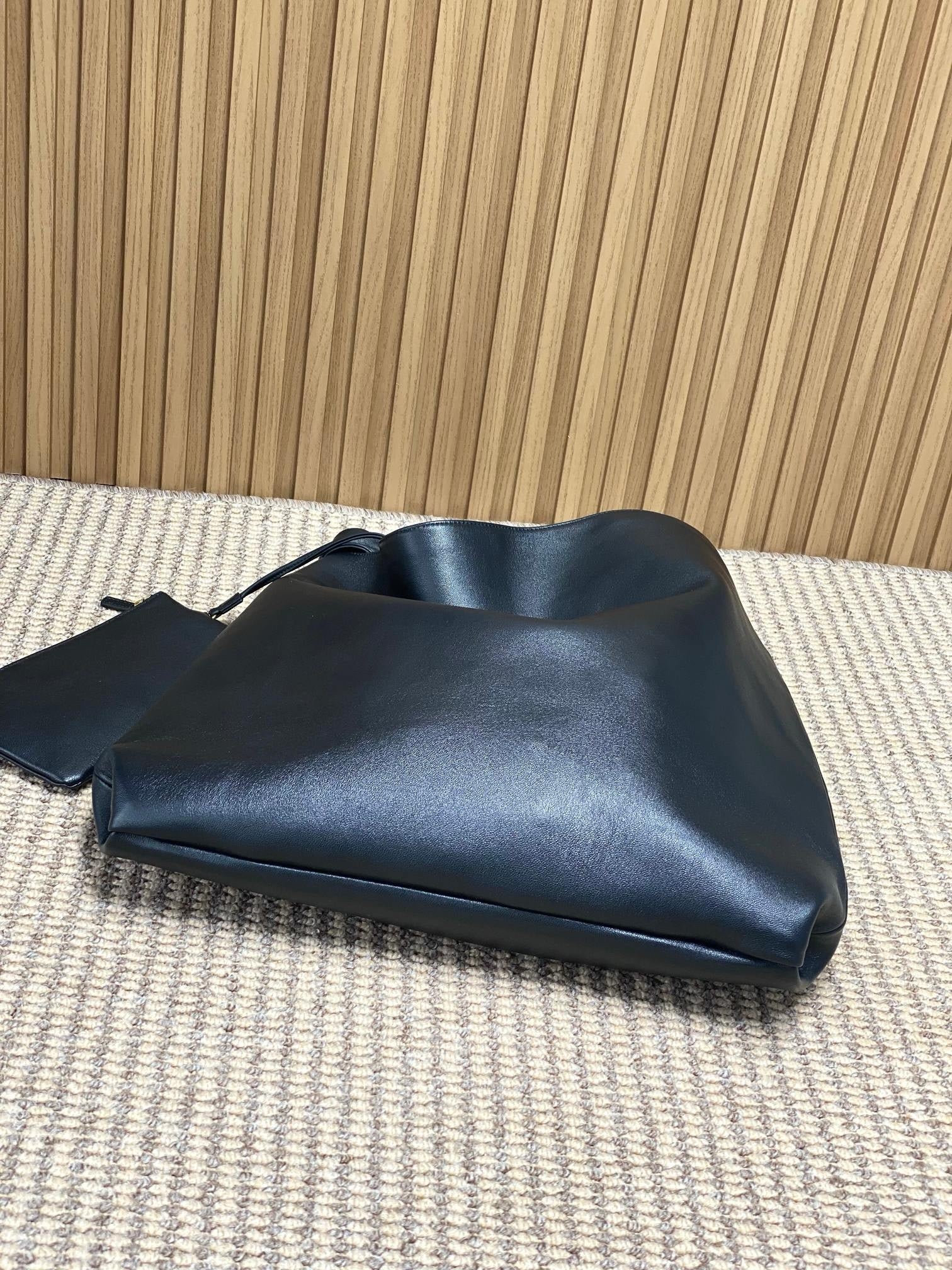 Saint Laurent Amalia in Smooth Leather