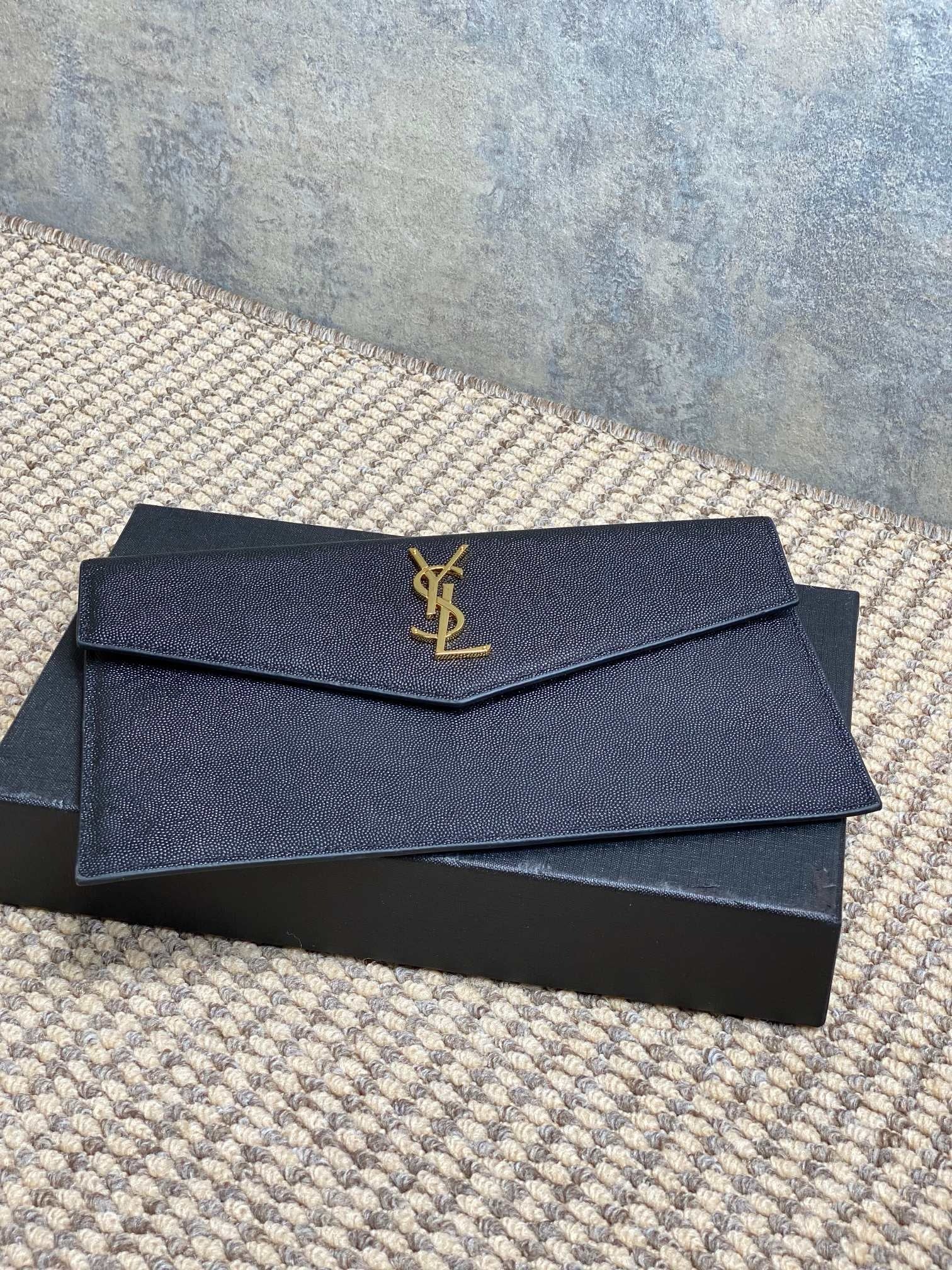 Saint Laurent Uptown Pouch In Grain De Poudre Leather
