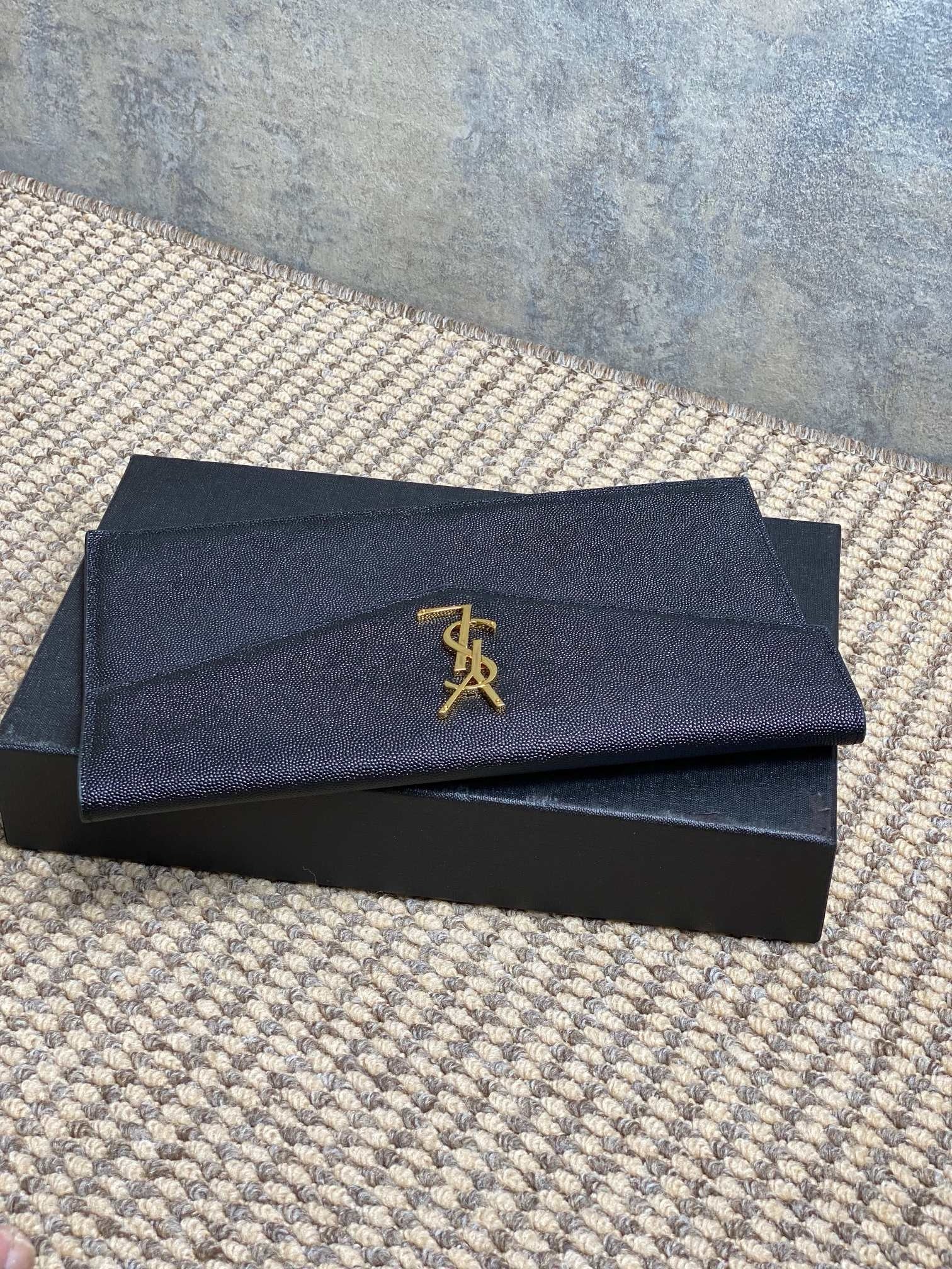 Saint Laurent Uptown Pouch In Grain De Poudre Leather