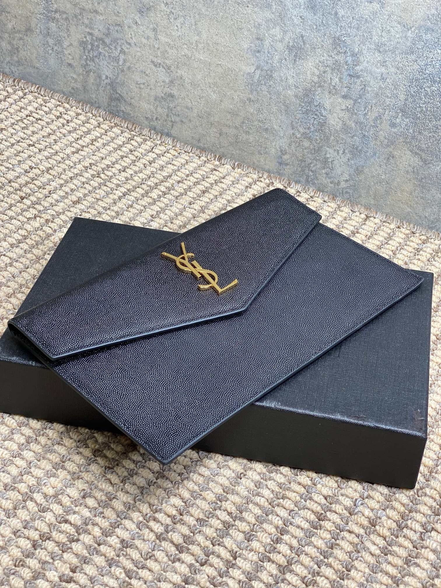 Saint Laurent Uptown Pouch In Grain De Poudre Leather