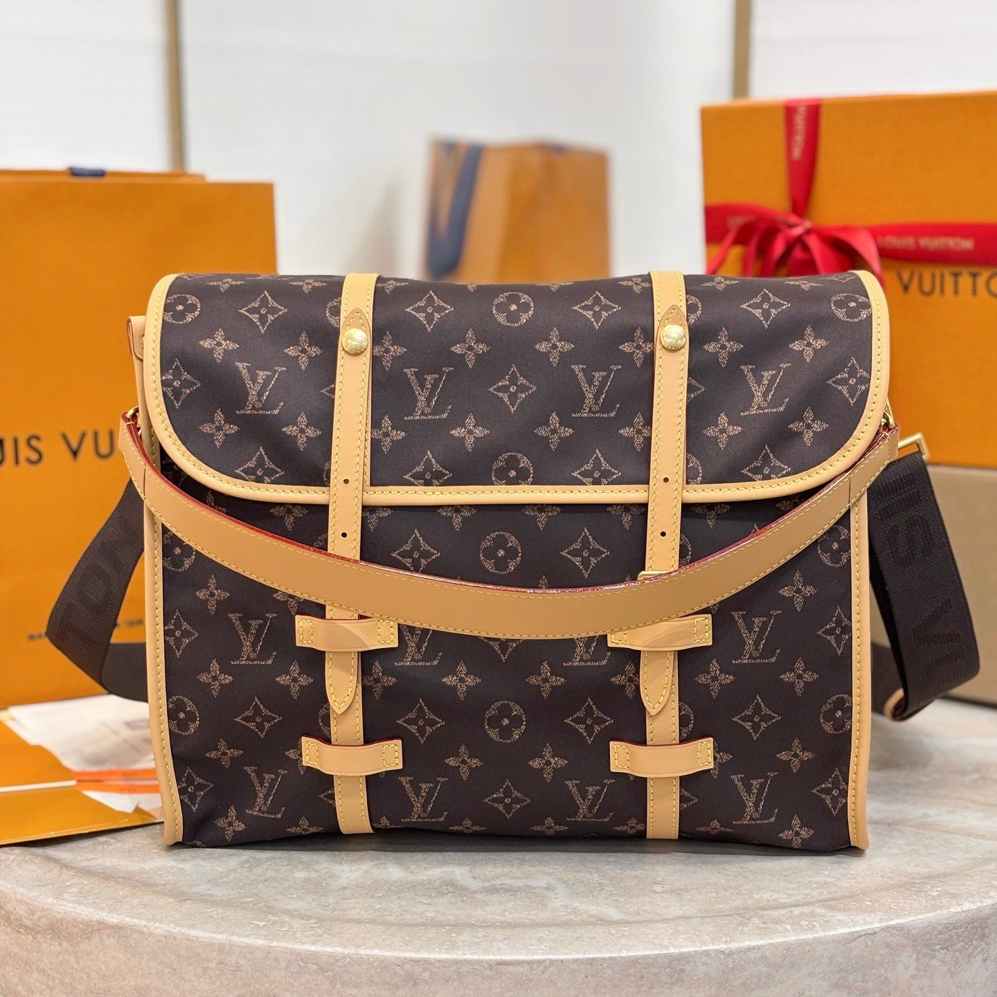 LV Jet Lag Bag MM Louis Vuitton Silk Tech M2A425