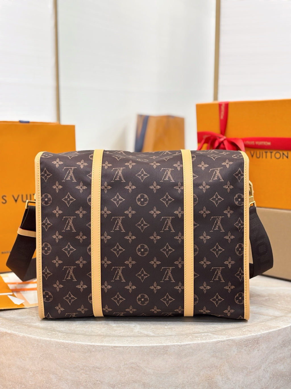LV Jet Lag Bag MM Louis Vuitton Silk Tech M2A425