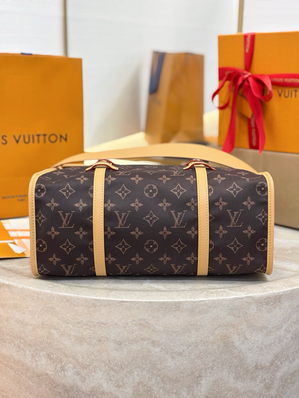 LV Jet Lag Bag MM Louis Vuitton Silk Tech M2A425