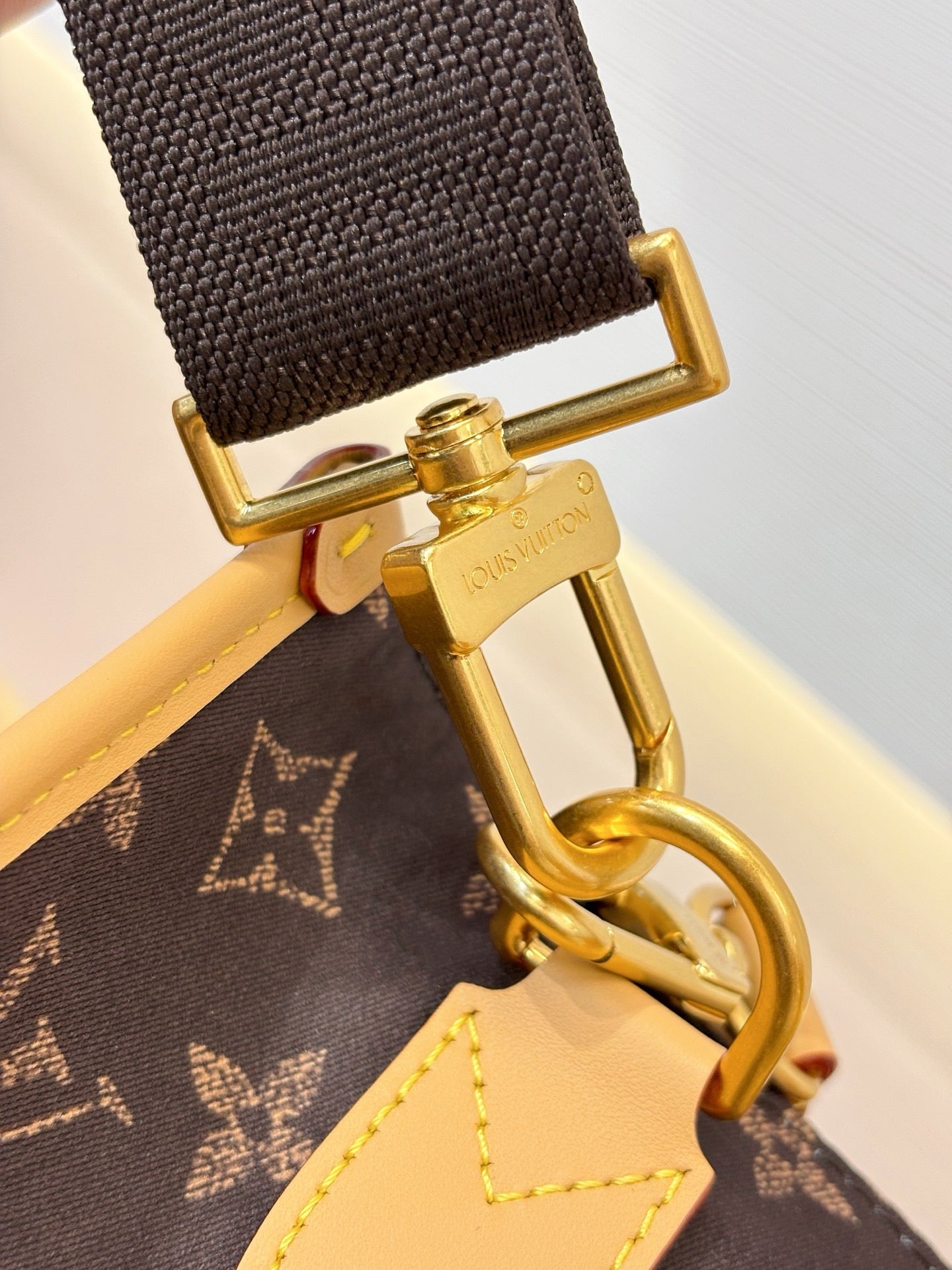 LV Jet Lag Bag MM Louis Vuitton Silk Tech M2A425
