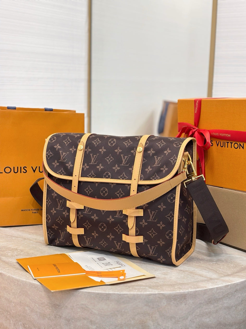 LV Jet Lag Bag MM Louis Vuitton Silk Tech M2A425