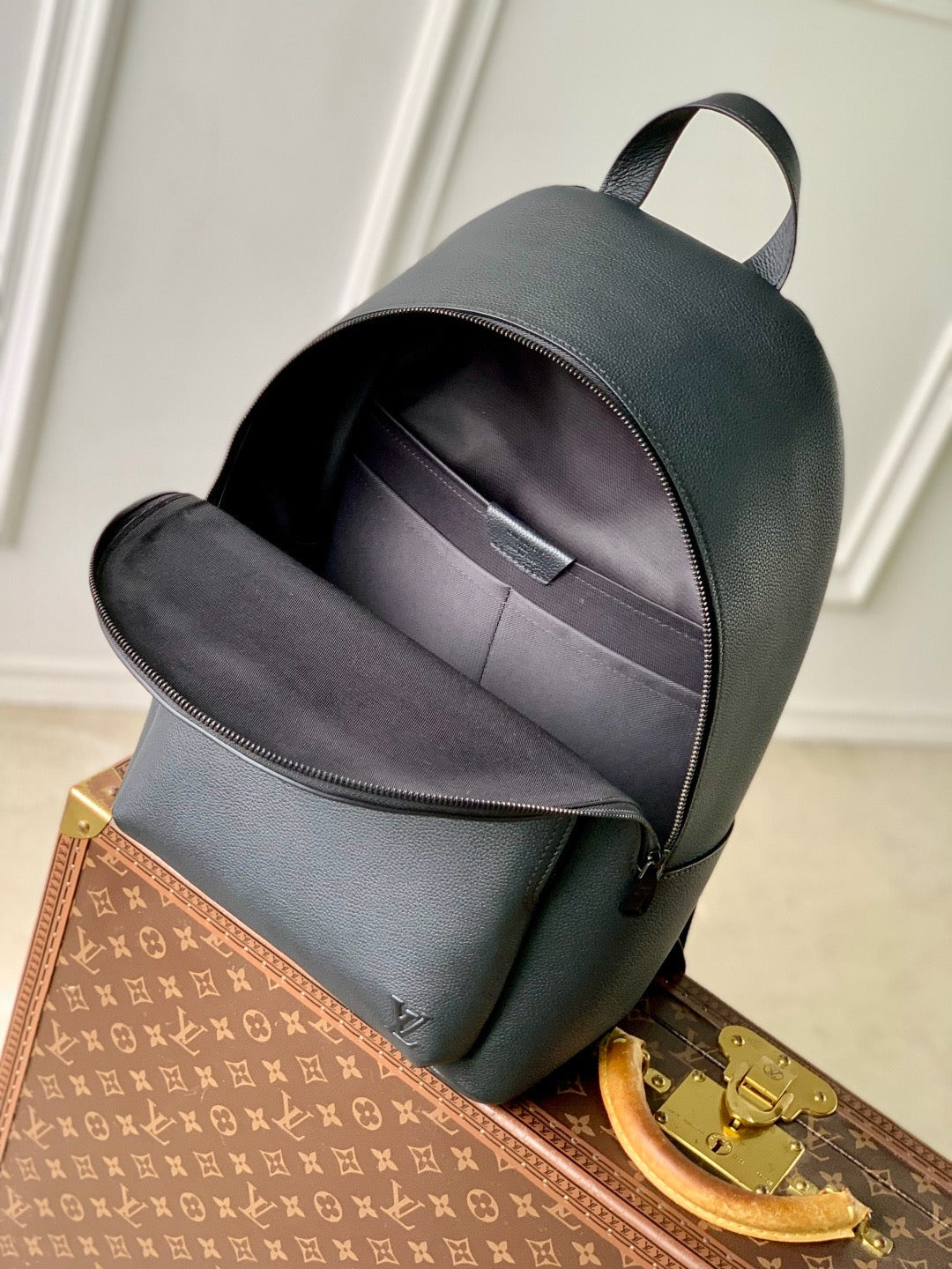 LV Discovery Work Backpack M15259