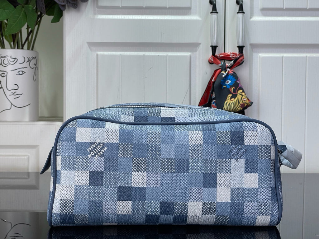 LV Dopp Kit M28847