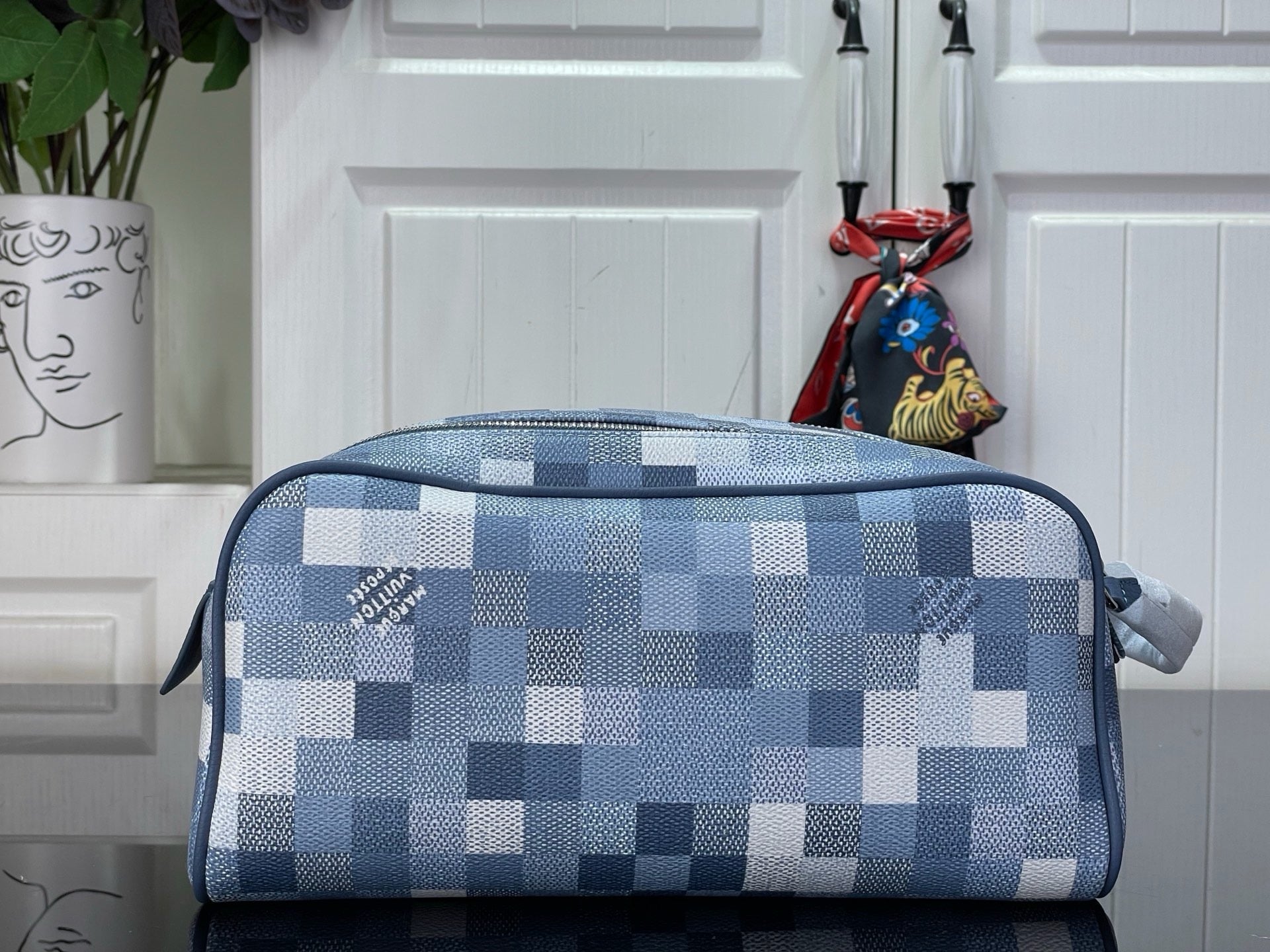 LV Dopp Kit M28847