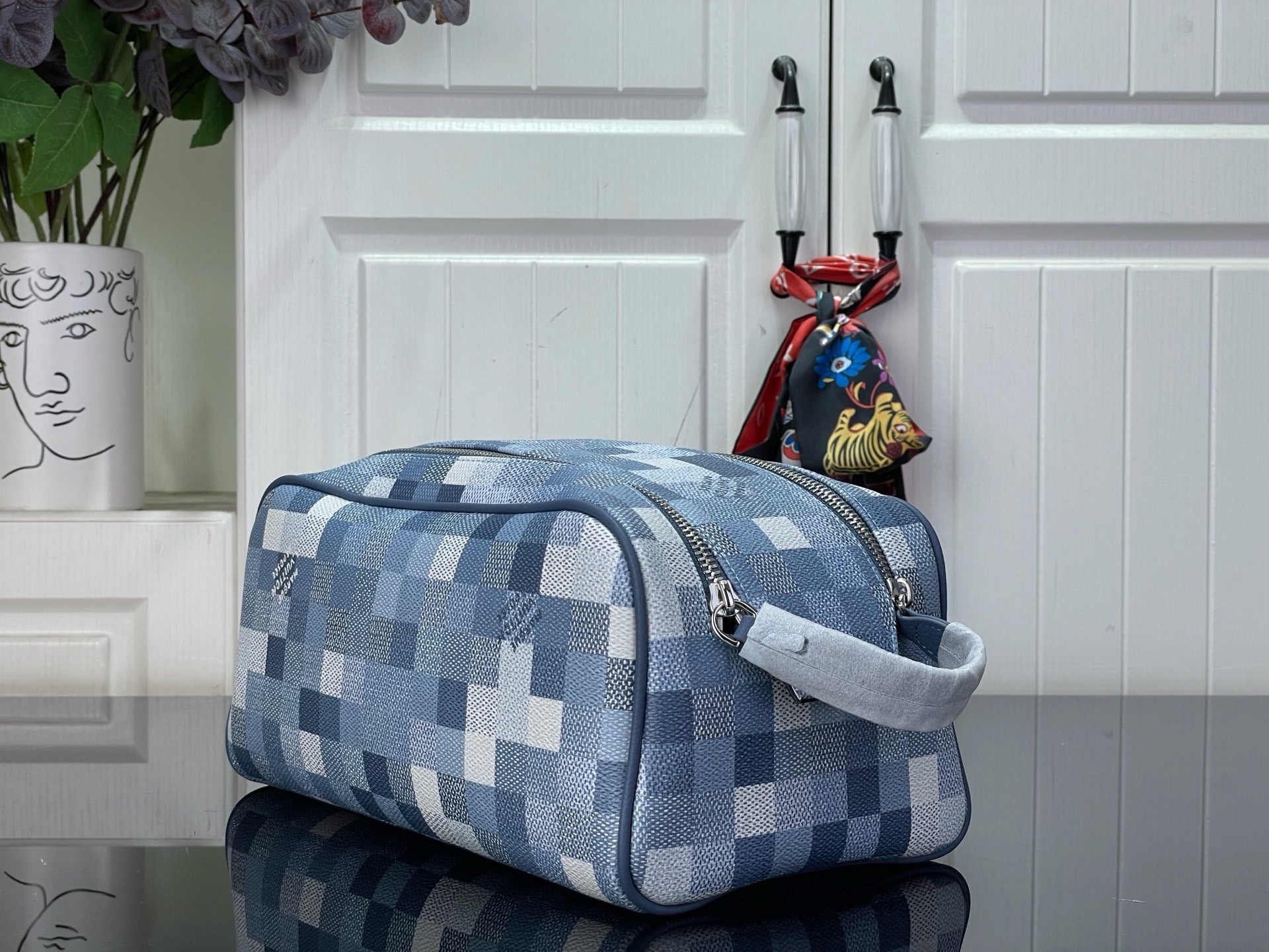LV Dopp Kit M28847