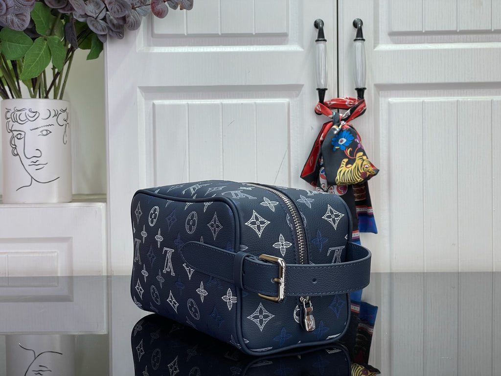 LV Locker Dopp Kit M28835