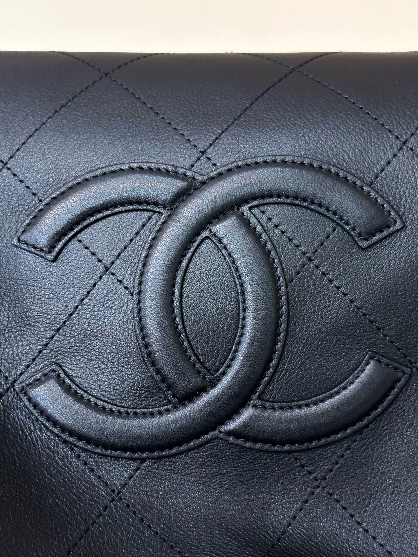 Chanel Maxi Cabas Hobo Bag in Calfskin